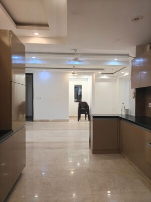 Kitchen in 2.5 BHK Builder Floor at Smart World Orchard, Sector 61 – for Rent