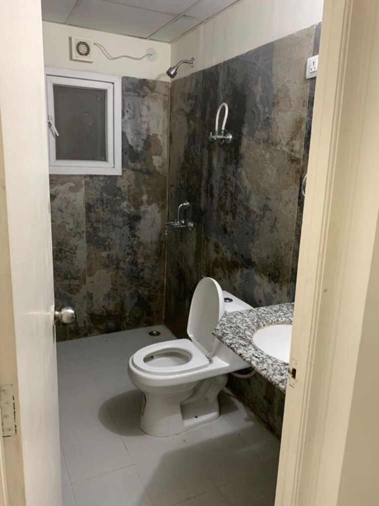 Bathroom, pardos-okas-residency 3 Bedroom 1500 Sq.Ft. Apartment In Sushant Golf City Lucknow 10426932