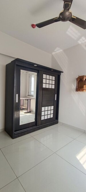 Room in 2 BHK Apartment at Yashwin Orizzonte, Kharadi – for Rent