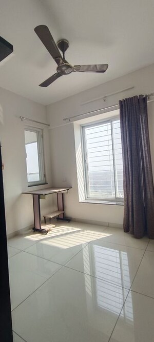 Room in 2 BHK Apartment at Yashwin Orizzonte, Kharadi – for Rent