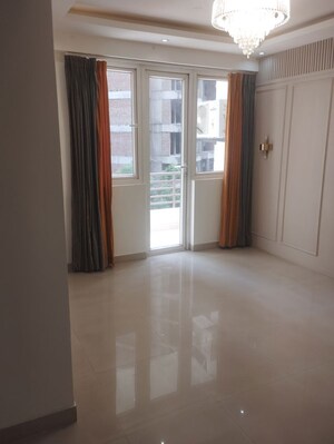 Room in 3 BHK Apartment at Sector 16 A – for Sale