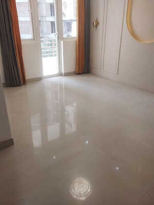 Room in 3 BHK Apartment at Sector 16 A – for Sale