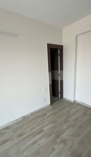 Room in 4 BHK Apartment at CHD Avenue 71, Sector 71 – for Rent