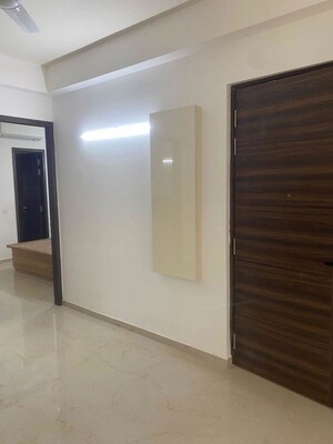 Room in 2 BHK Apartment at Smart World Orchard, Sector 61 – for Rent