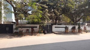 6+ BHK Villa – Exterior View View at Lokhandwala Complex - for Sale