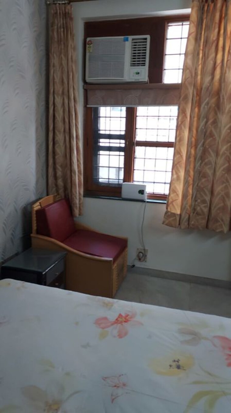 Living Room, ardee-city 2 Bedroom 192 Sq.Yd. Builder Floor In Sector 52 Gurgaon 10427079