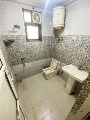 Bathroom in 1 RK Builder Floor at Dlf City Phase 3 – for Rent