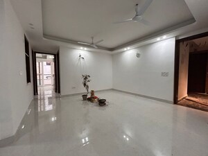 Room in 3 BHK Apartment at Chattarpur – for Rent