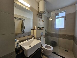 Attached Bathroom in 2.5 BHK Apartment at M3M Marina, Sector 68 – for Rent
