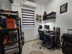 Study Room in 2.5 BHK Apartment at M3M Marina, Sector 68 – for Rent