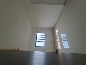 Room in 2 BHK Apartment at Lotus Unity, Versova – for Rent