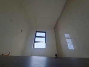 Room in 2 BHK Apartment at Lotus Unity, Versova – for Rent
