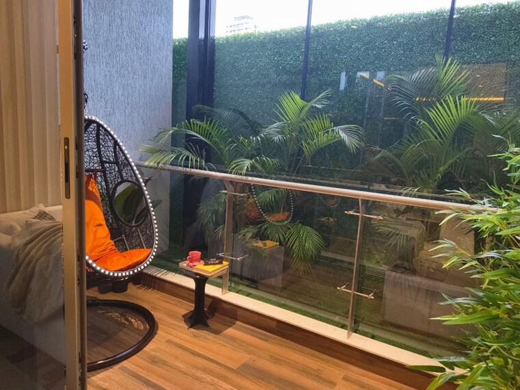 Balcony, shapoorji-pallonji-sewri 2 Bedroom 604 Sq.Ft. Apartment In Sewri Mumbai 10427214