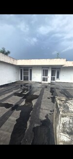 5 BHK + Pooja Room,Servant Room 250 Sq.Yd. Independent House in Sector 7
