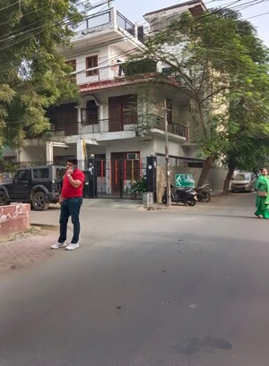 Parking in 5 BHK Independent House at RWA Apartments Sector 20, Sector 20 – for Sale