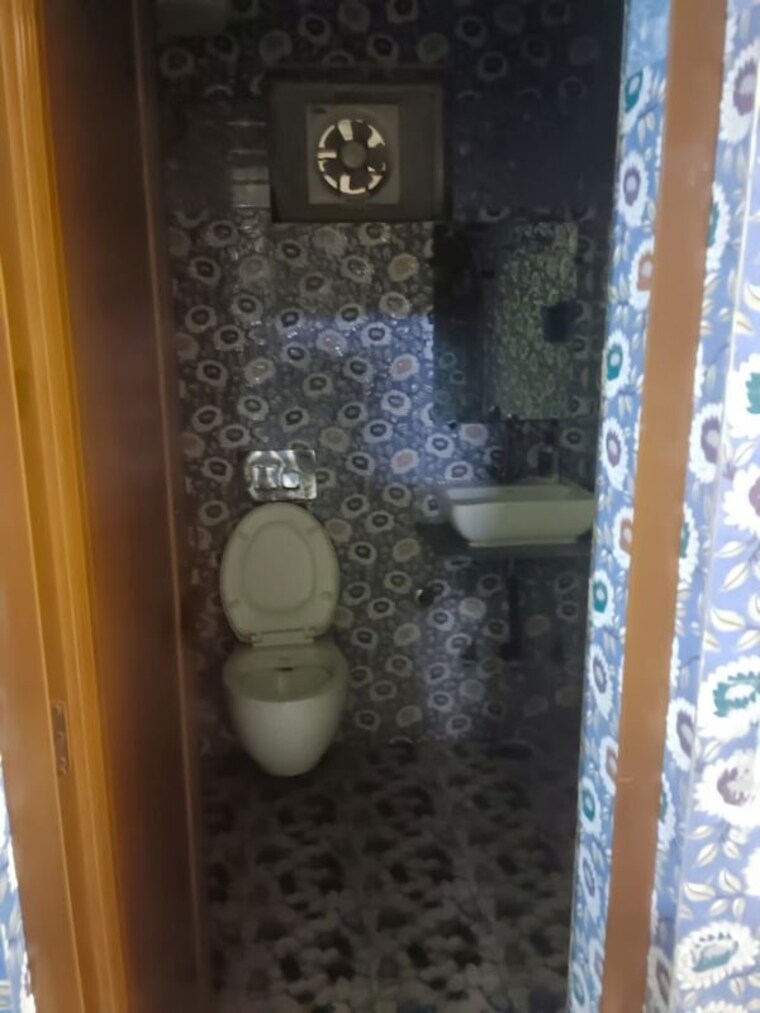 Bathroom, rwa-apartments-sector-20 5 Bedroom 162 Sq.Mt. Independent House In Sector 20 Noida 10427246