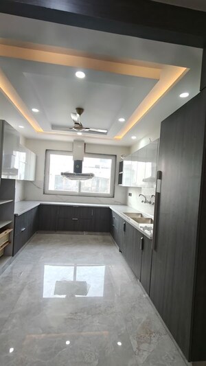 Kitchen in 3 BHK Builder Floor at BPTP District 3, Sector 85 – for Sale