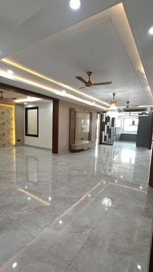 Hall in 3 BHK Builder Floor at BPTP District 3, Sector 85 – for Sale