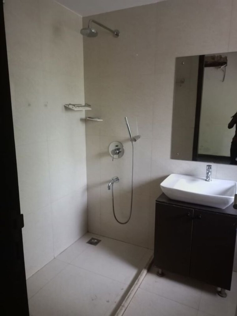 Bathroom, craft-destination-43 3 Bedroom 300 Sq.Yd. Builder Floor In Sector 43 Gurgaon 10427250