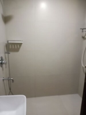 Room in 3 BHK Builder Floor at Craft Destination 43, Sector 43 – for Rent