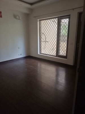 Room in 3 BHK Builder Floor at Craft Destination 43, Sector 43 – for Rent