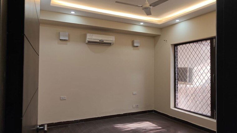 Room, craft-destination-43 3 Bedroom 300 Sq.Yd. Builder Floor In Sector 43 Gurgaon 10427250