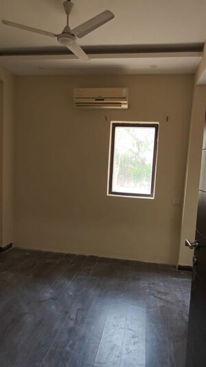 Room in 3 BHK Builder Floor at Craft Destination 43, Sector 43 – for Rent