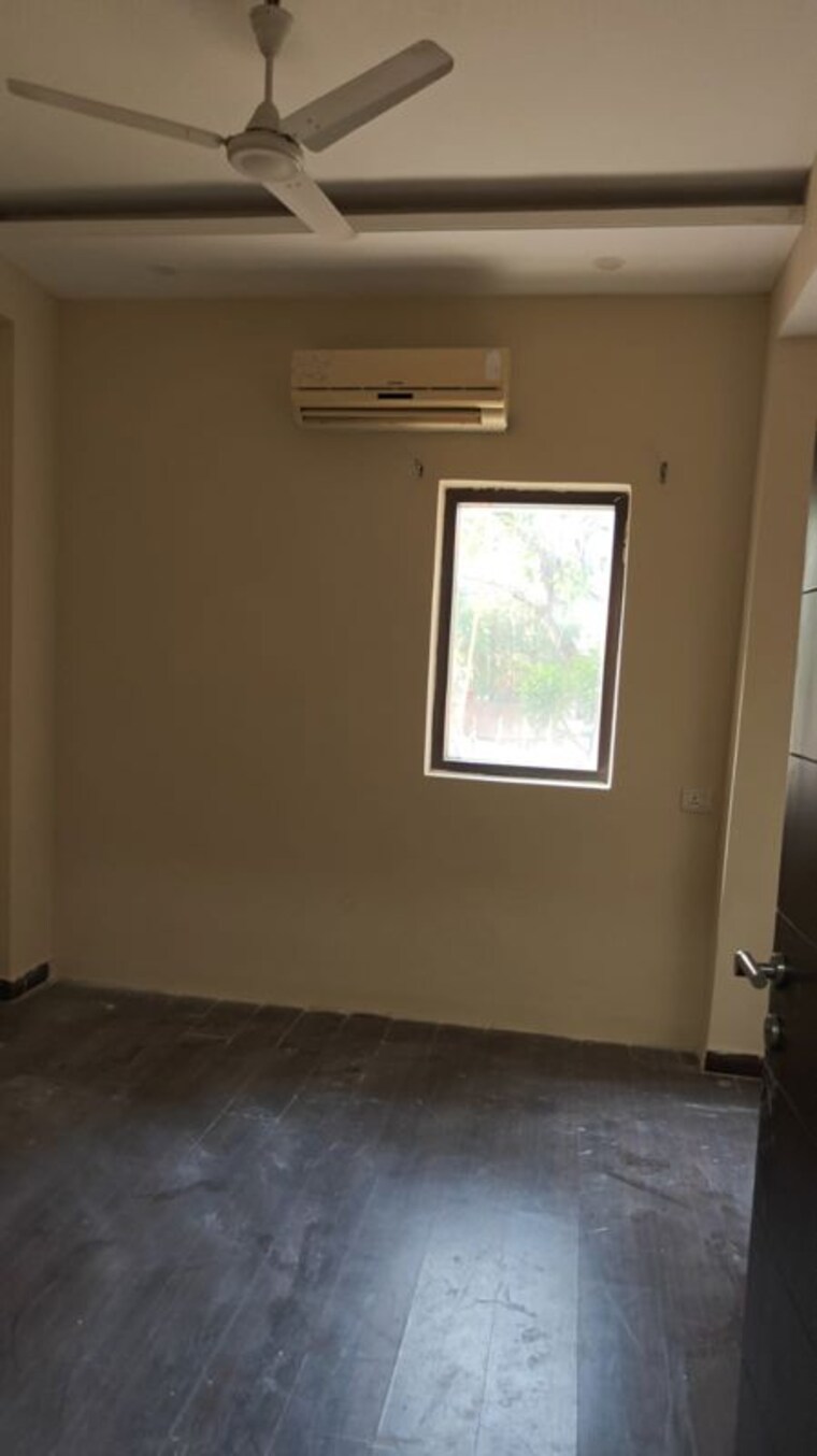 Room, craft-destination-43 3 Bedroom 300 Sq.Yd. Builder Floor In Sector 43 Gurgaon 10427250