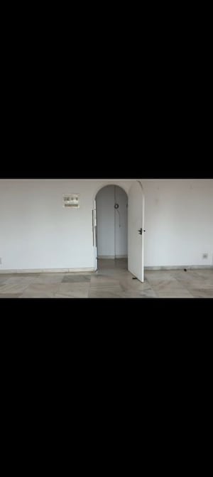 Room in 3 BHK Apartment at Sanjeev Enclave, Andheri West – for Rent
