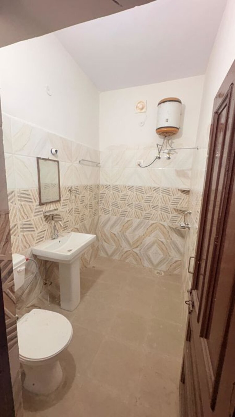 Bathroom, aman vihar 1 Bedroom 1100 Sq.Ft. Builder Floor In Aman Vihar Dehradun 10427288