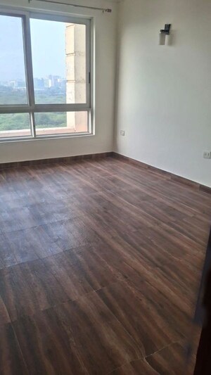 Room in 3.5 BHK Apartment at Jaypee Greens Kalypso Court, Sector 128 – for Rent