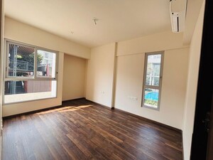 Room in 2 BHK Apartment at Piramal Vaikunth, Balkum Pada – for Rent