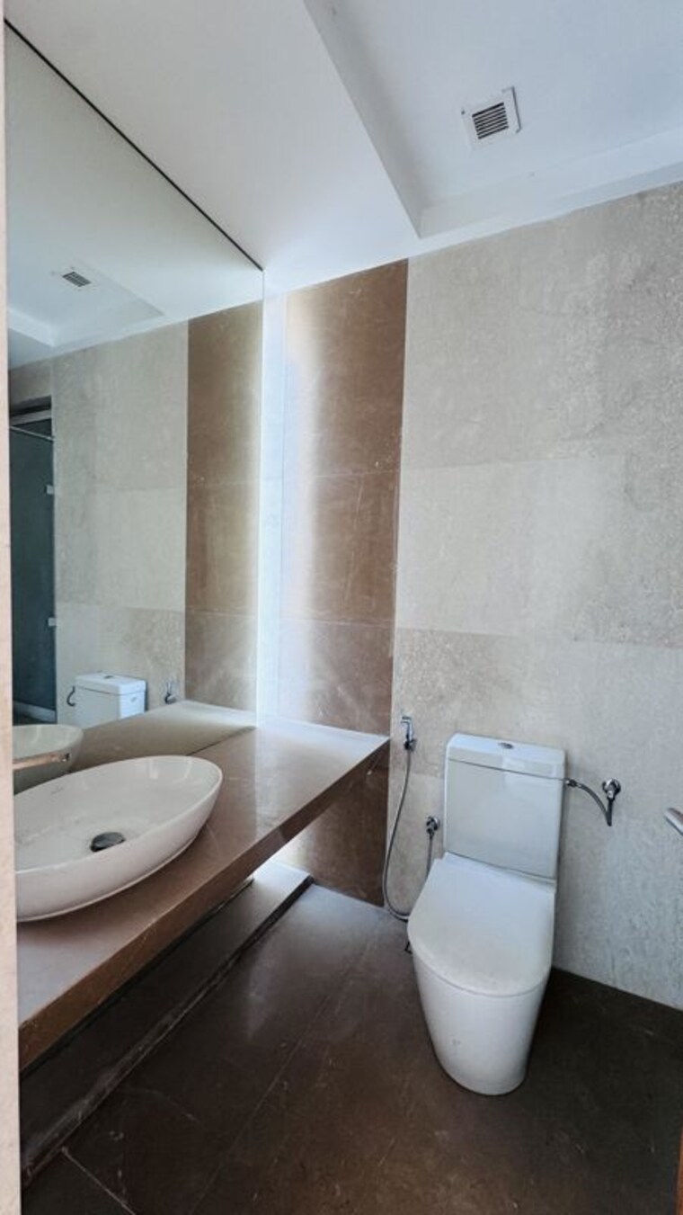 Bathroom, indiabulls-blu-tower-a 3 Bedroom 1368 Sq.Ft. Apartment In Worli Mumbai 10427322