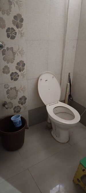 Bathroom in 4 BHK Apartment at Ambawadi – for Rent