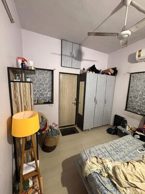 Team Area in 4 BHK Apartment at Ambawadi – for Rent
