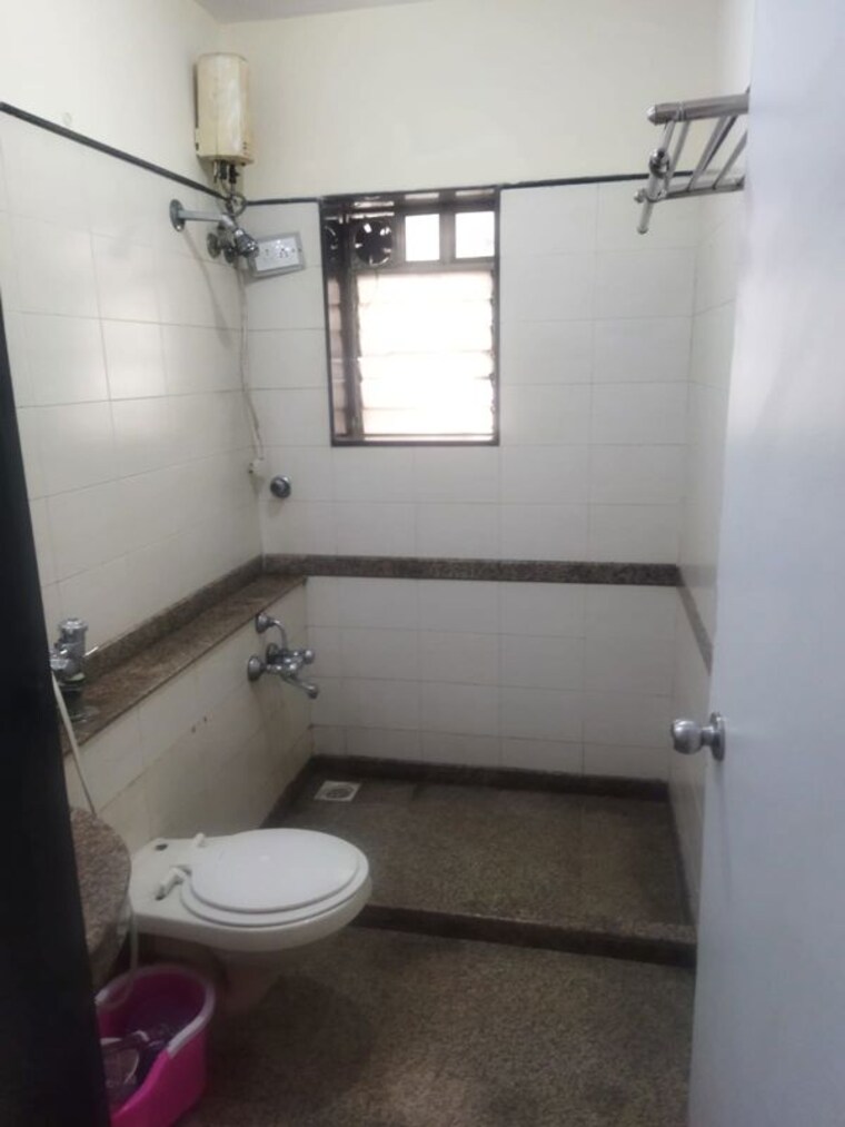 Bathroom, evershine-grandeur 3 Bedroom 1012 Sq.Ft. Apartment In Malad West Mumbai 10427349