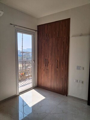 Room in 2 BHK Apartment at Smart World Orchard, Sector 61 – for Rent