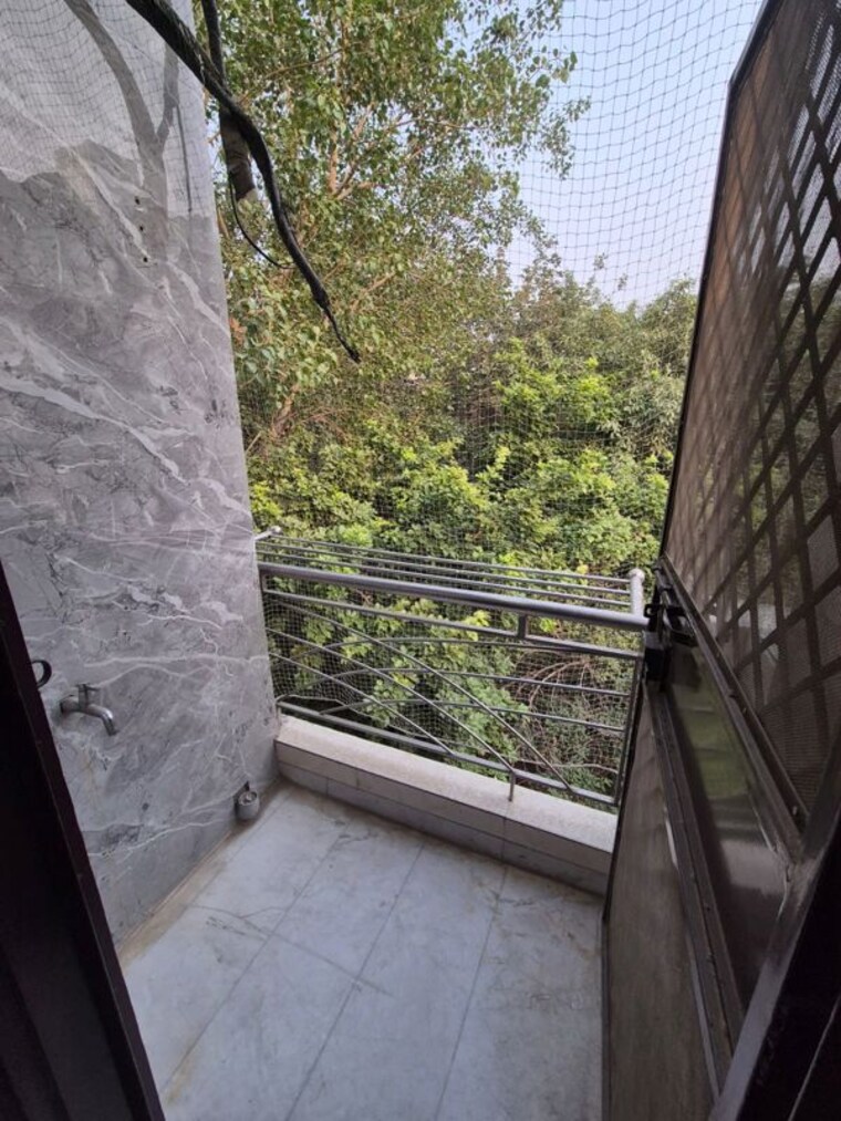 Balcony, ramesh nagar 2 Bedroom 100 Sq.Yd. Builder Floor In Ramesh Nagar Delhi 10427265