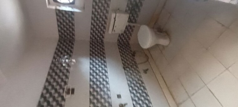 Bathroom, sector 16 2 Bedroom 1250 Sq.Ft. Independent House In Sector 16 Faridabad 10427388