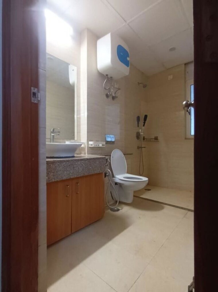 Bathroom, jaypee-greens-kalypso-court 2.5 Bedroom 1820 Sq.Ft. Apartment In Sector 128 Noida 10427340