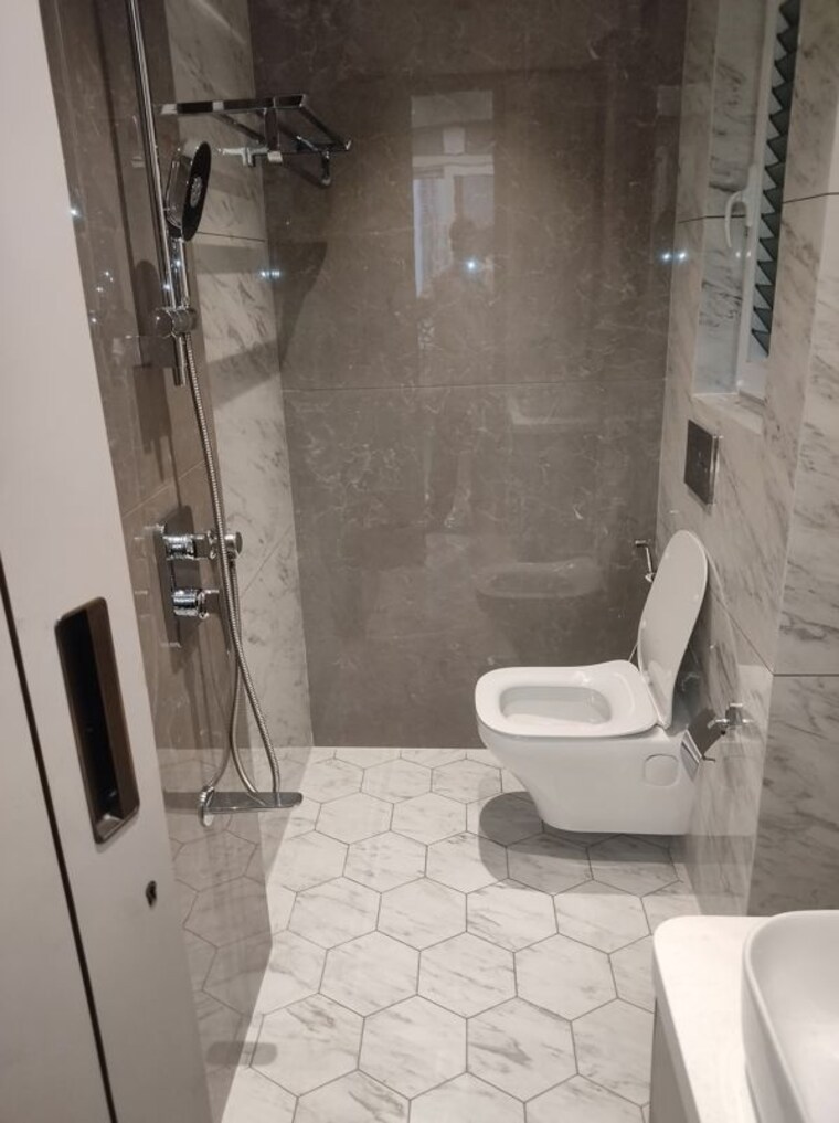 Bathroom, phoenix-palladium 2 Bedroom 1200 Sq.Ft. Apartment In Lower Parel Mumbai 10427399