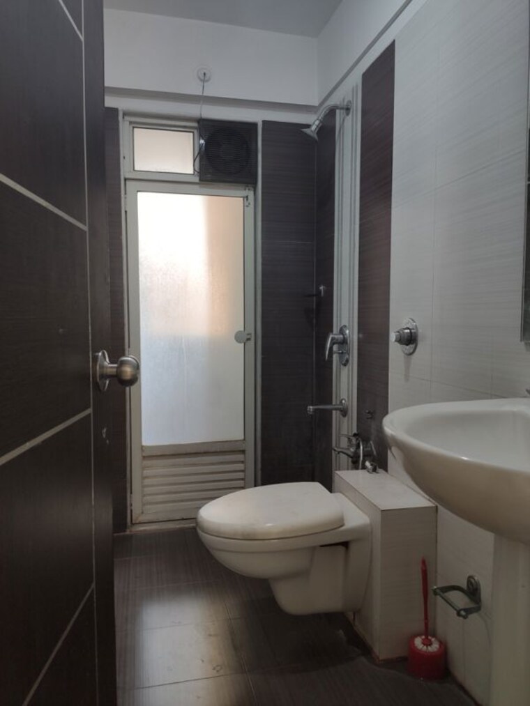 Bathroom, nahar-laurel-and-lilac 2 Bedroom 970 Sq.Ft. Apartment In Chandivali Mumbai 10427453