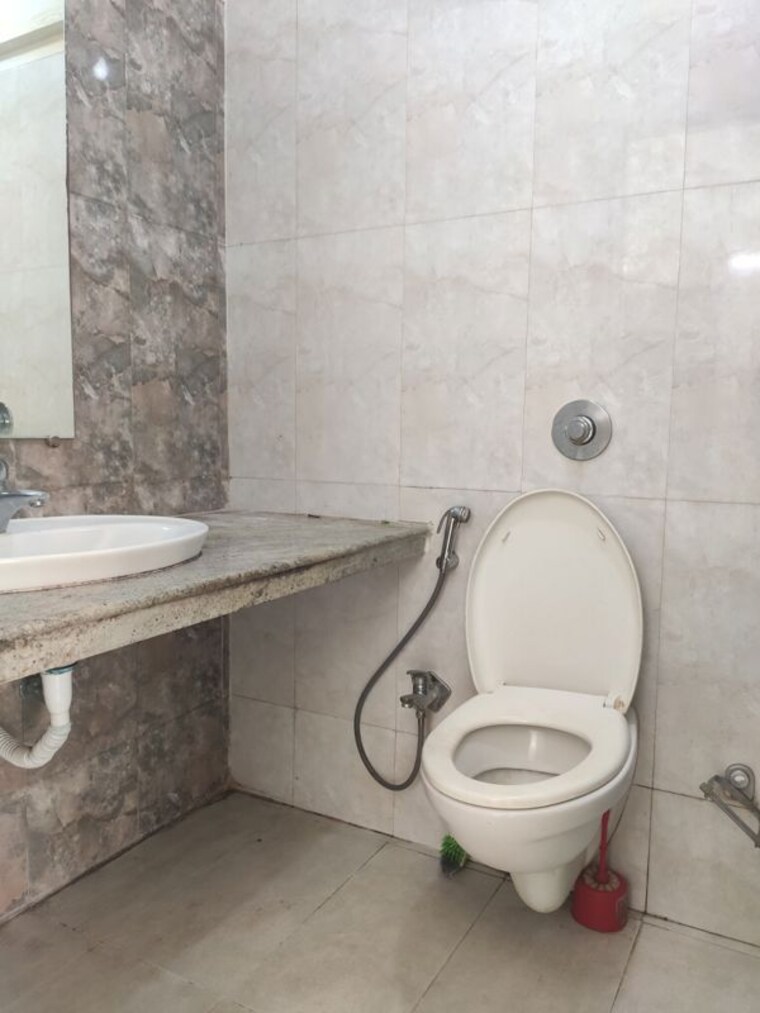 Attached Bathroom, nahar-laurel-and-lilac 2 Bedroom 970 Sq.Ft. Apartment In Chandivali Mumbai 10427453