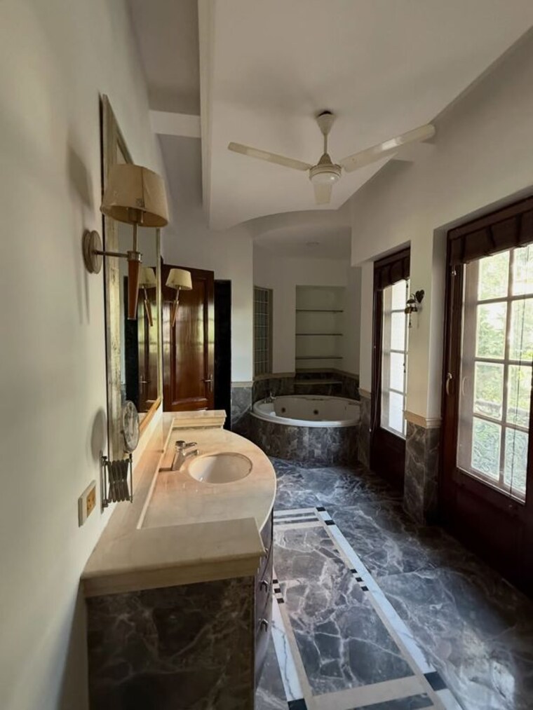 Kitchen, civil lines 6+ Bedroom 800 Sq.Yd. Villa In Civil Lines Delhi 10427537