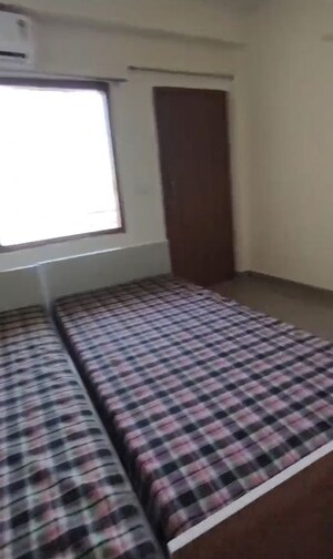 Room in 1 BHK Builder Floor at Sector 10 – for Rent