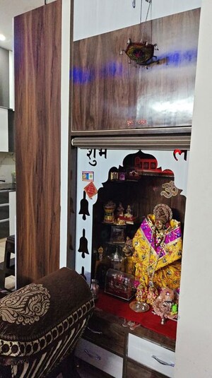 Furnished Amenities in 3 BHK Builder Floor at Krishna Palace Nehru Nagar, Nehru Nagar Iii – for Sale