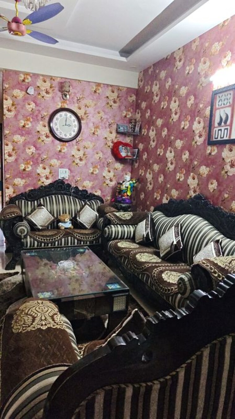 Living Room, krishna-palace-nehru-nagar 3 Bedroom 125 Sq.Yd. Builder Floor In Nehru Nagar Iii Ghaziabad 10427557