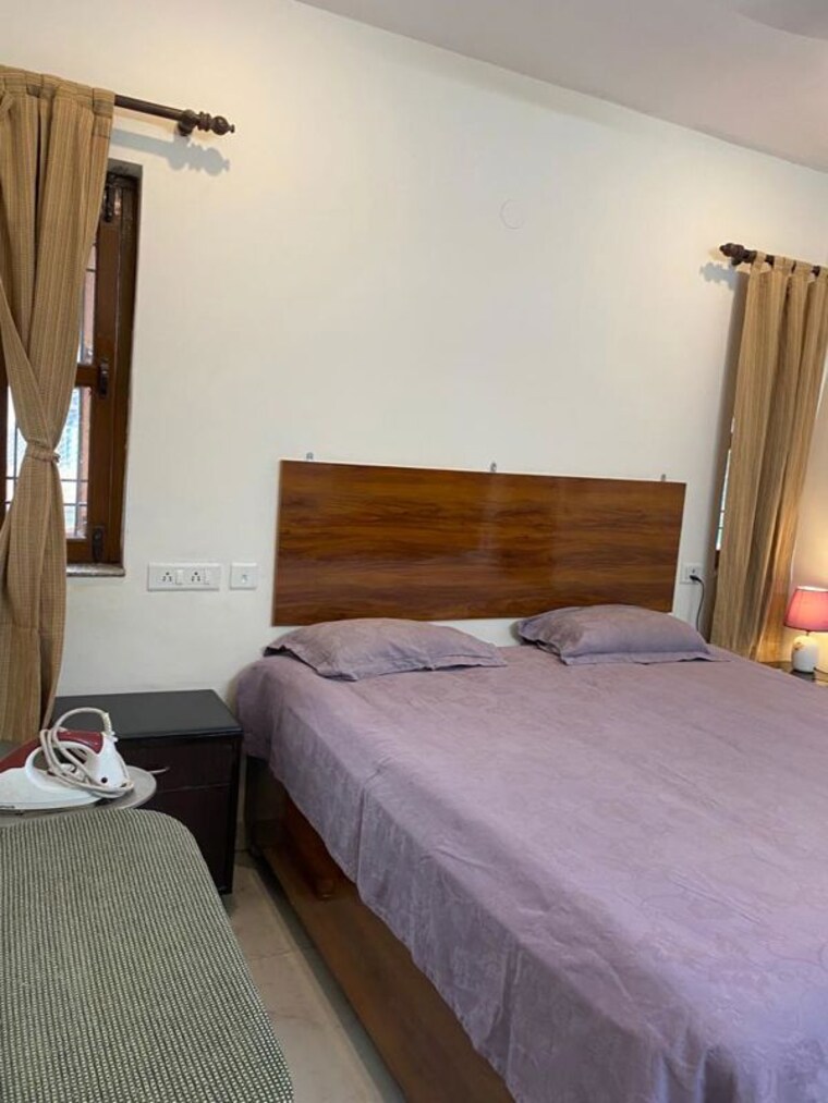 Bedroom, sector 9a 3 Bedroom 2250 Sq.Ft. Builder Floor In Sector 9a Gurgaon 10427568