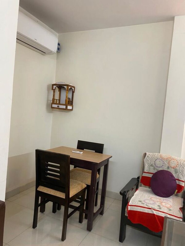 Team Area, sector 9a 3 Bedroom 2250 Sq.Ft. Builder Floor In Sector 9a Gurgaon 10427568