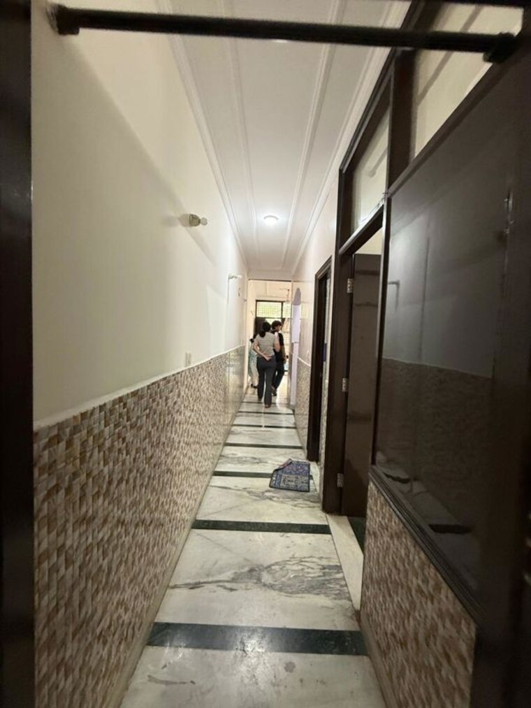 Entrance, kalkaji 2 Bedroom 100 Sq.Yd. Builder Floor In Kalkaji Delhi 10427623